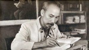 Phân tích bài thơ “Lai Tân” của Hồ Chí Minh